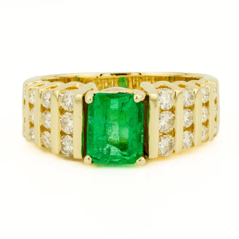 0.83ctw Emerald and 0.72ctw Diamond Accented Gemstone Ring in 18K Yellow Gold - Size 5.25