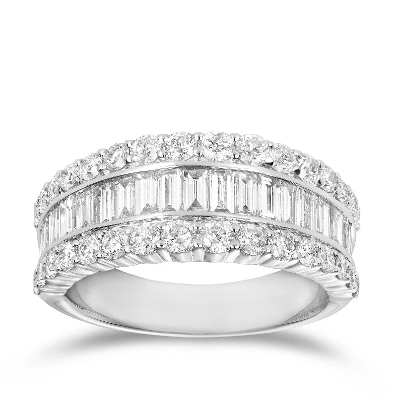 Round Brilliant Cut & Baguette Diamond Ring in 18ct White Gold