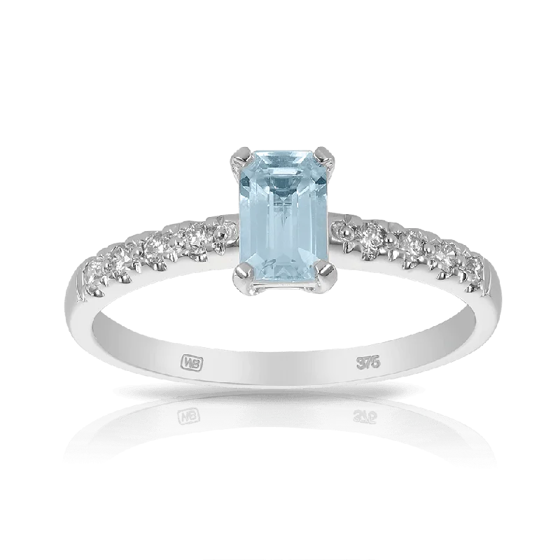 Emerald Cut Aquamarine ring set in 9ct White Gold