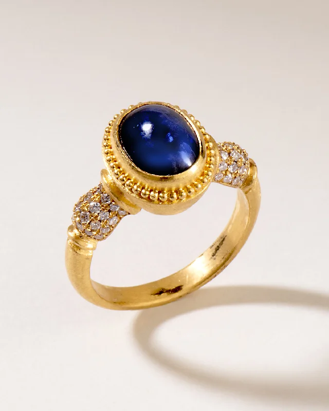 Amphora Sapphire Cabochon RIng