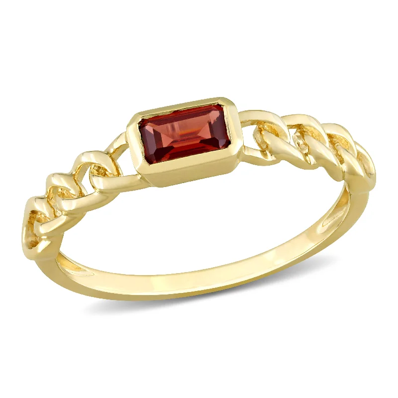 Mimi & Max 1/3ct TGW Baguette Garnet Link Ring in 14k Yellow Gold