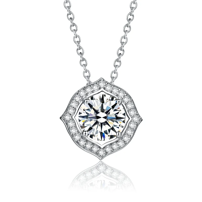 Théa Lab Created Moissanite Retro Pendant Necklace