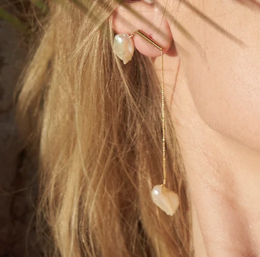 Twin Earrings with White Feather Pearls